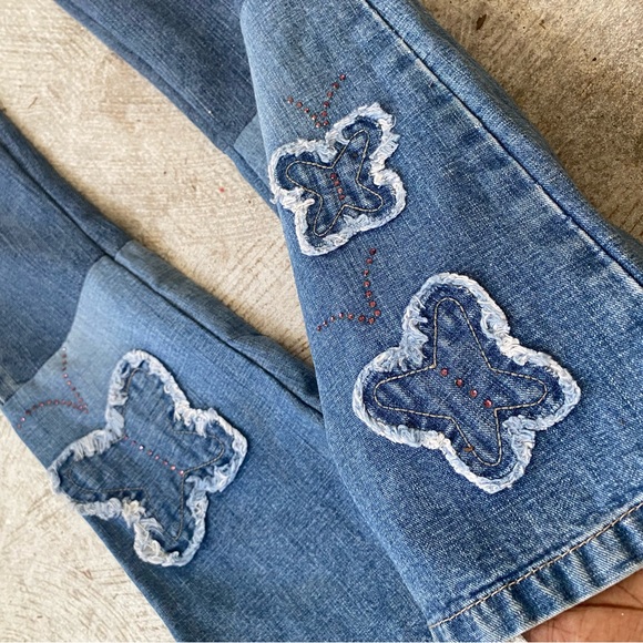 Upcycled stacked jeans with butterfly details - Picture 2 of 2